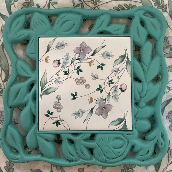 Pfaltzgraff April Vintage Hanging Metal & Ceramic Tile Trivet Shabby Chic - Picture 1 of 2